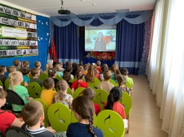В рамках регионального проекта «Береги Ярославию» в Международный день памятников и исторических мест для старших групп было проведено занятие «Береги Ярославию» - «Необычное рядом с нами».