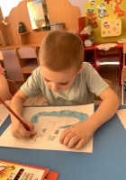 День резиновых сапог. Дети узнали историю резиновых сапог, почему они так важны в холодную и дождливую погоду. Придумали модели резиновых сапог